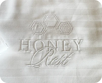 Вишивка логотипа на текстилі — Honey Rest
